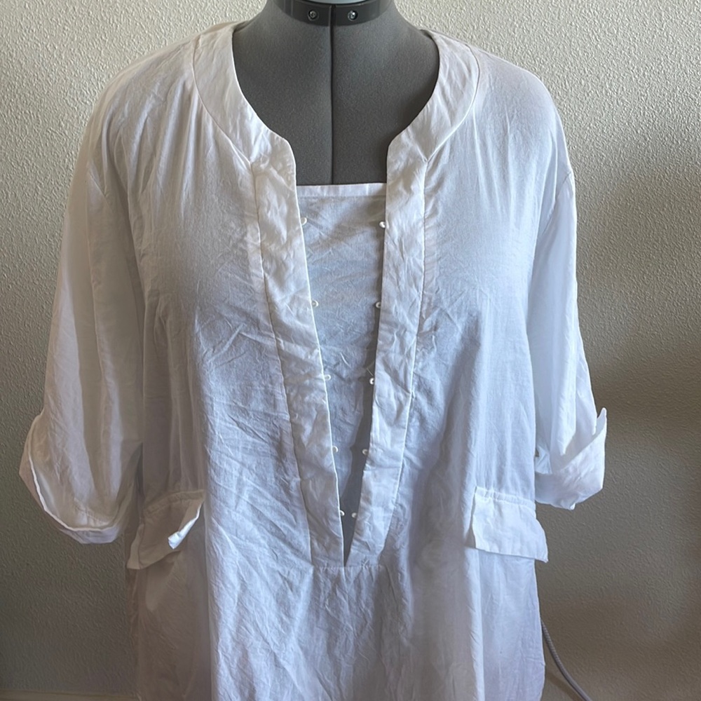 White linen feel shirt tunic plus size 2XL flattering w pockets cute details